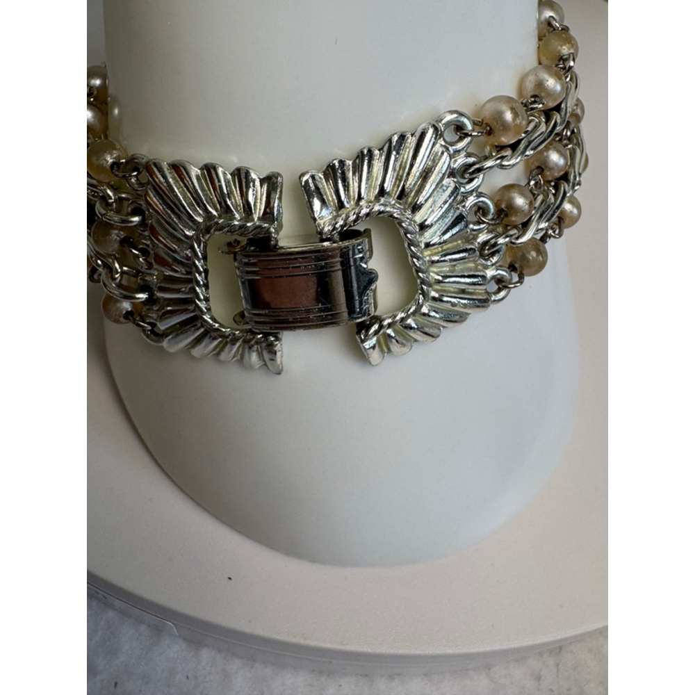Antique Unbranded multi strand 7.5” Bracelet
Silver tone & B
Champagne beads